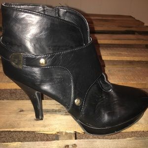 Kenneth Cole - Black women’s shoes